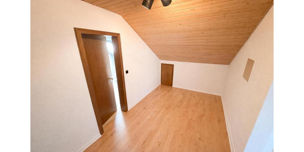 Dachgeschoßwohnung Goldbach - 3 Zimmer, 95 m&sup2;, 295.000&euro; | Angebot:26778916