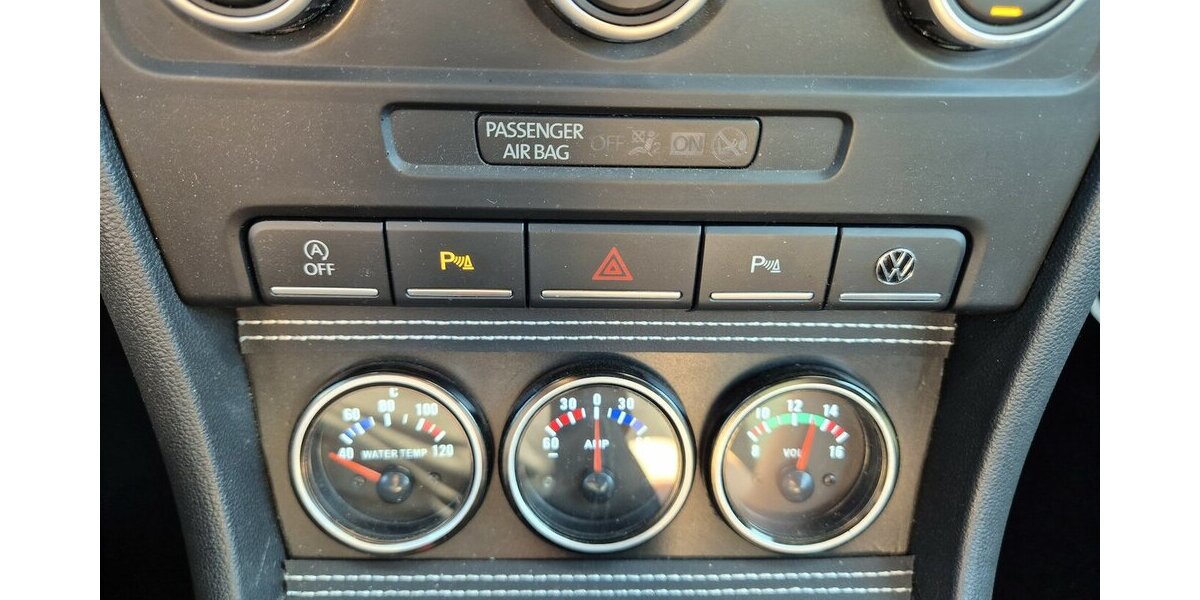 VW Beetle Sport Fender Soundsystem, Bi-Xenon, Navigat 68.122 km 16.890 &euro; Rodgau 63110