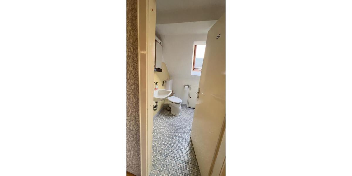 Dachgeschoßwohnung Faulbach - 2 Zimmer, 33 m&sup2;, 320&euro; | Angebot:25978852