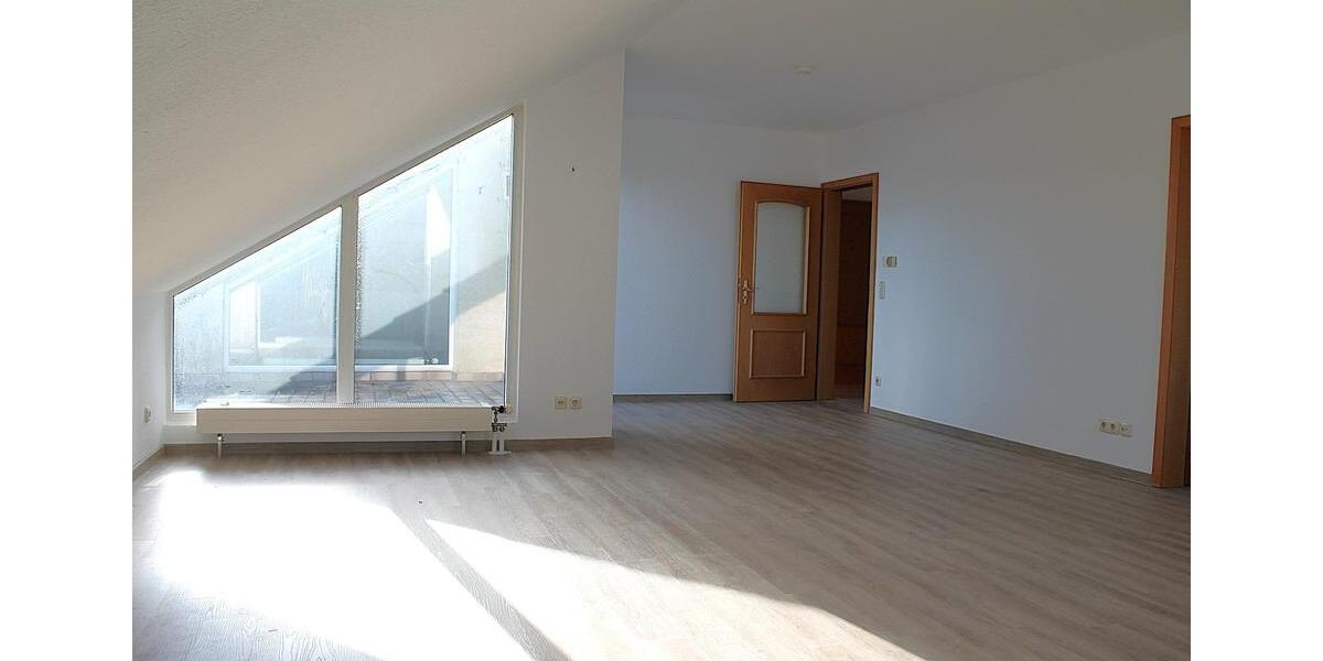 Dachgeschoßwohnung Aschaffenburg Damm - 2 Zimmer, 82 m&sup2;, 750&euro; | Angebot:26648147
