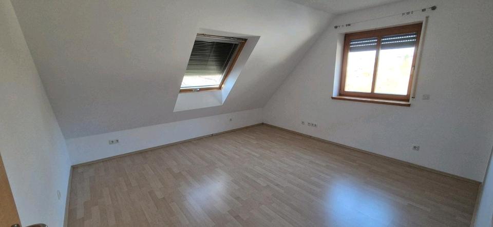 Dachgeschoßwohnung Alzenau - 3 Zimmer, 135 m&sup2;, 1.300&euro; | Angebot:25419244