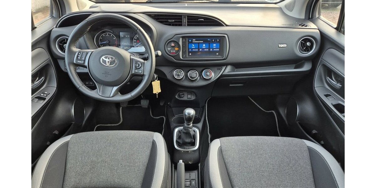 Toyota Yaris 1,5 Team D, Klima, PDC, Sitzheizung 98.400 km 10.690 &euro; Rodgau 63110