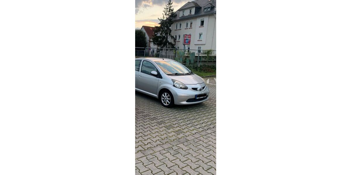 Toyota Aygo (X) 182.000 km 1.499 &euro; Hanau 63457