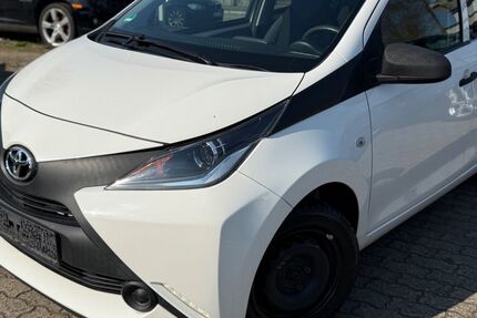 Toyota Aygo (X) 105.900 km 5.750 &euro; Hanau 63452
