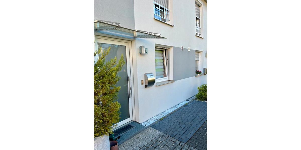 Reihenhaus Hanau Lamboy - 3 Zimmer, 81 m&sup2;, 339.000&euro; | Angebot:26215015