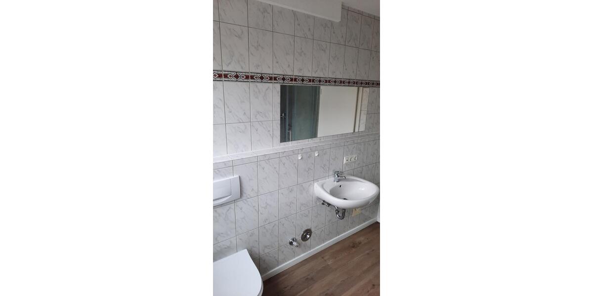 Dachgeschoßwohnung Erlenbach am Main - 3 Zimmer, 72 m&sup2;, 850&euro; | Angebot:25642023