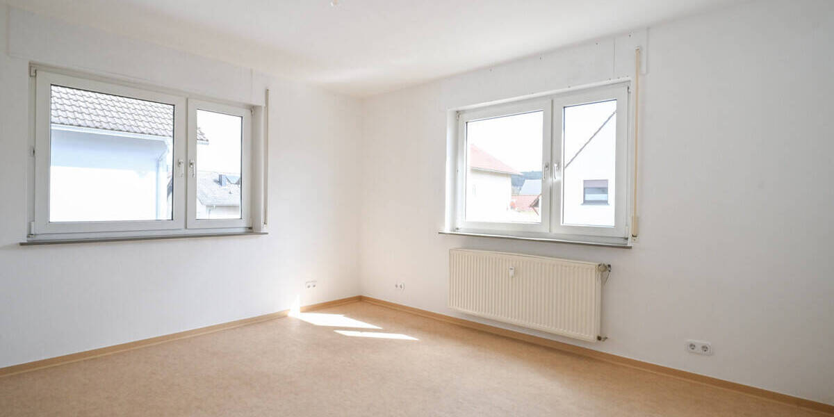 Etagenwohnung Schaafheim Mosbach - 4 Zimmer, 111 m&sup2;, 900&euro; | Angebot:26128578