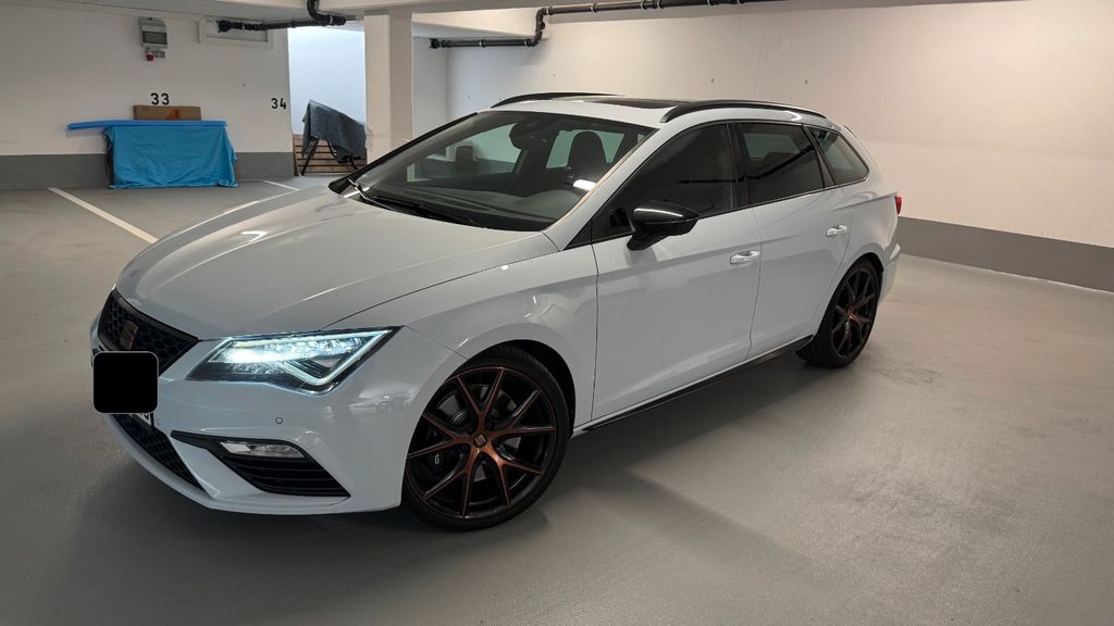 Seat Leon 66.400 km 24.500 &euro; Großostheim 63762