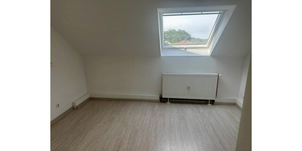 Dachgeschoßwohnung Freigericht - 3.5 Zimmer, 111 m&sup2;, 1.100&euro; | Angebot:25853896