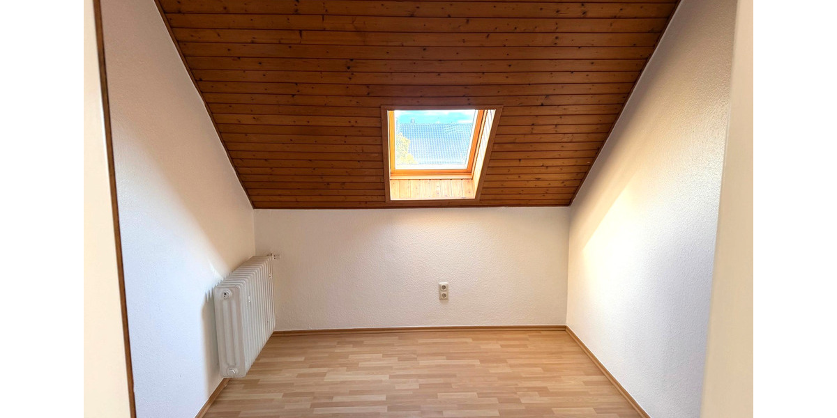 Dachgeschoßwohnung Messel - 4 Zimmer, 95 m&sup2;, 1.200&euro; | Angebot:26193776