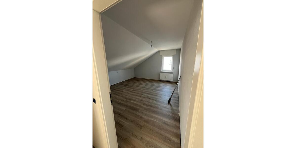 Dachgeschoßwohnung Großostheim - 3 Zimmer, 75 m&sup2;, 800&euro; | Angebot:26323435