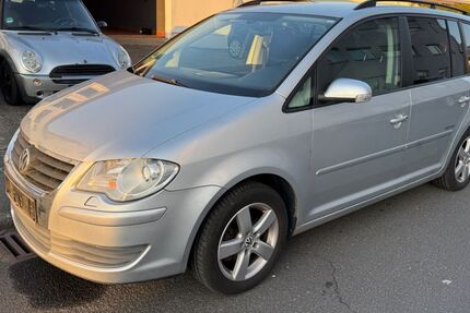 VW Touran 179.000 km 2.600 &euro; Hanau 63452