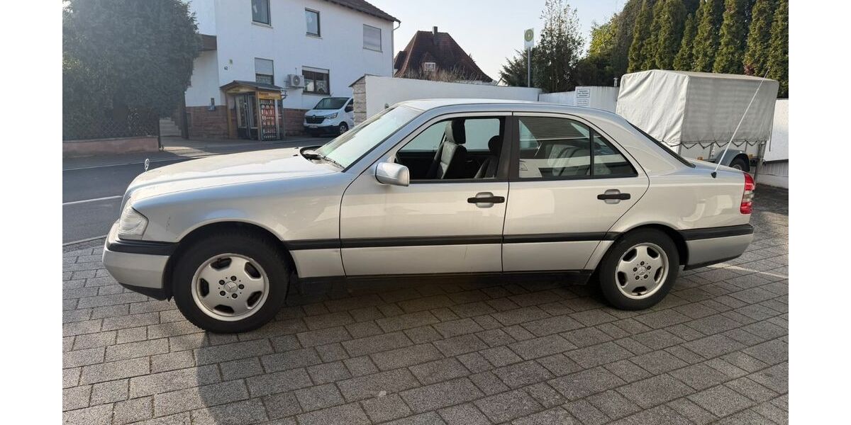 Mercedes-Benz C 180 154.927 km 4.444 &euro; Grossostheim 63762