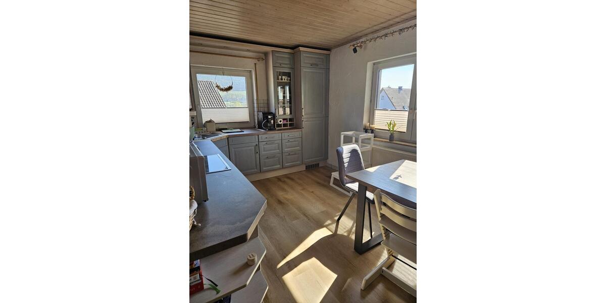 Etagenwohnung Laudenbach - 3 Zimmer, 120 m&sup2;, 1.200&euro; | Angebot:25860476