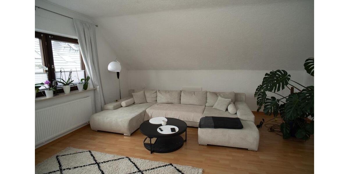 Dachgeschoßwohnung Münster (Hessen) - 4 Zimmer, 120 m&sup2;, 1.200&euro; | Angebot:25376343