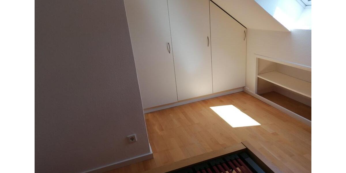 Dachgeschoßwohnung Aschaffenburg Damm - 2 Zimmer, 32 m&sup2;, 365&euro; | Angebot:25080738
