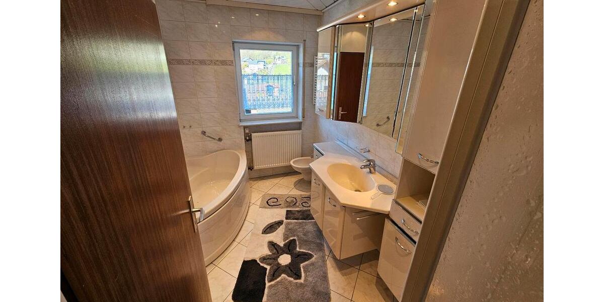 Einfamilienhaus Leidersbach - 9 Zimmer, 245 m&sup2;, 525.000&euro; | Angebot:26153287