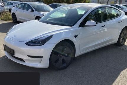 Tesla Model 3 64.079 km 30.300 &euro; Hanau 63457