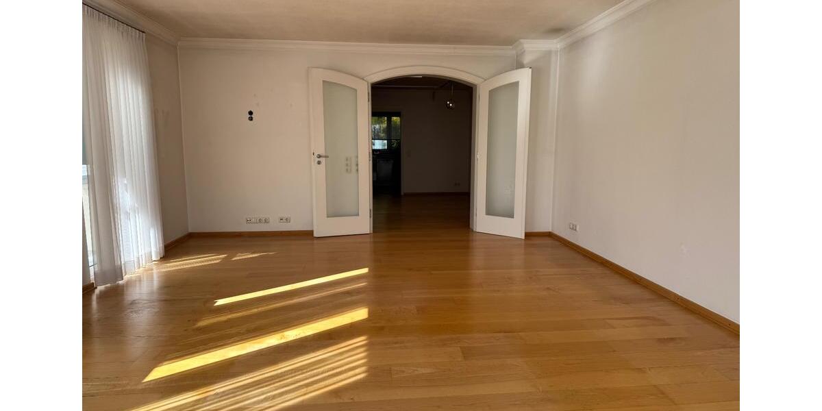 Bungalow Aschaffenburg Damm - 7 Zimmer, 203 m&sup2;, 1.750&euro; | Angebot:26544387