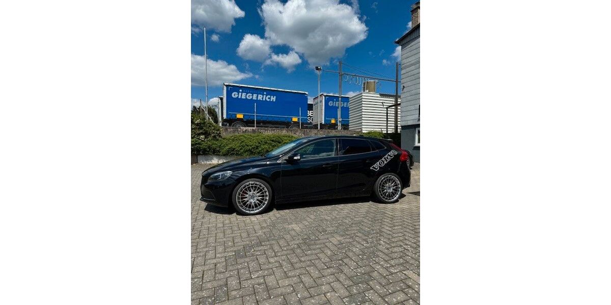 Volvo V40 125.700 km 11.500 &euro; Freudenberg 97896