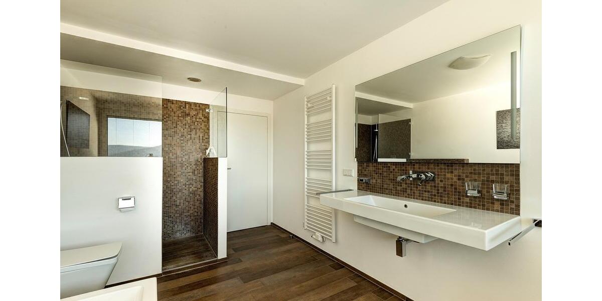 Einfamilienhaus Bürgstadt - 8 Zimmer, 326 m&sup2;, 2.750&euro; | Angebot:25751695