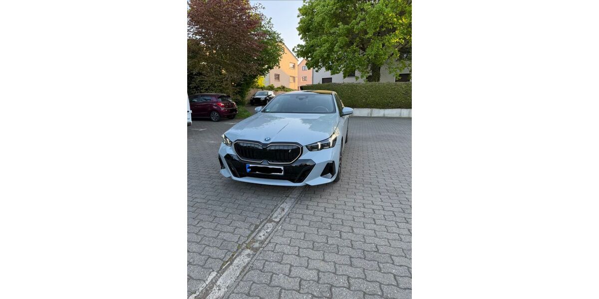 BMW i5 24.000 km 50.900 &euro; Rodgau 63110