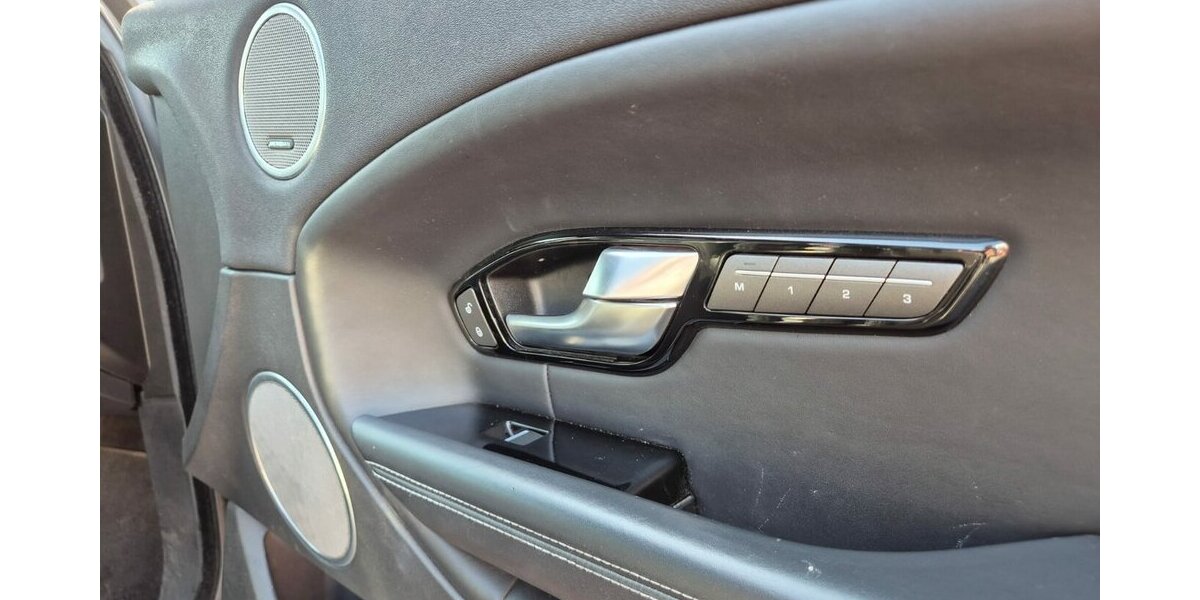 Land Rover Range Rover Evoque 2,0l TDI HSE Dynamic 161.943 km 10.890 &euro; Rodgau 63110