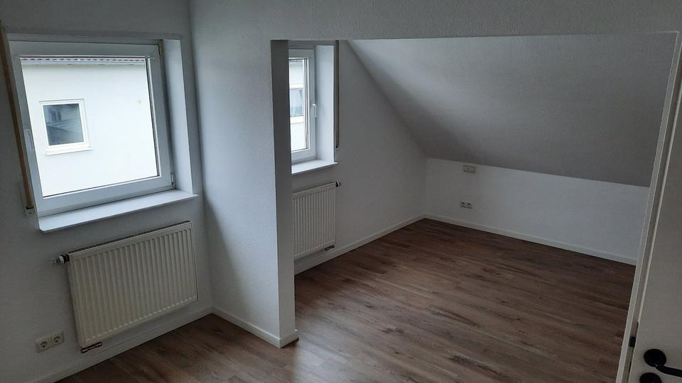 Dachgeschoßwohnung Erlenbach am Main - 3 Zimmer, 72 m&sup2;, 850&euro; | Angebot:25642023