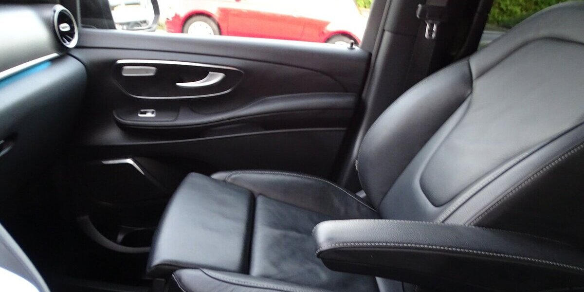 Mercedes-Benz V 300 d 4M lang AVANTGARDE EDITION AMG Line, Stand 61.360 km 56.990 &euro; Rodgau 63110