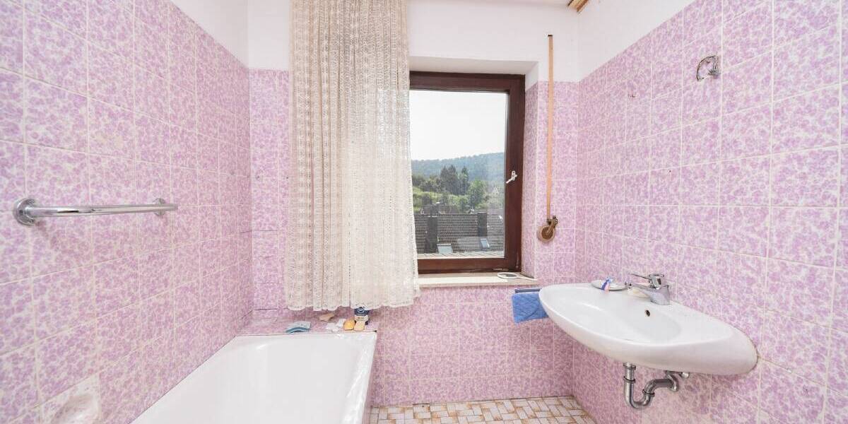 Einfamilienhaus Laufach Hain - 7 Zimmer, 120 m&sup2;, 345.000&euro; | Angebot:25693332