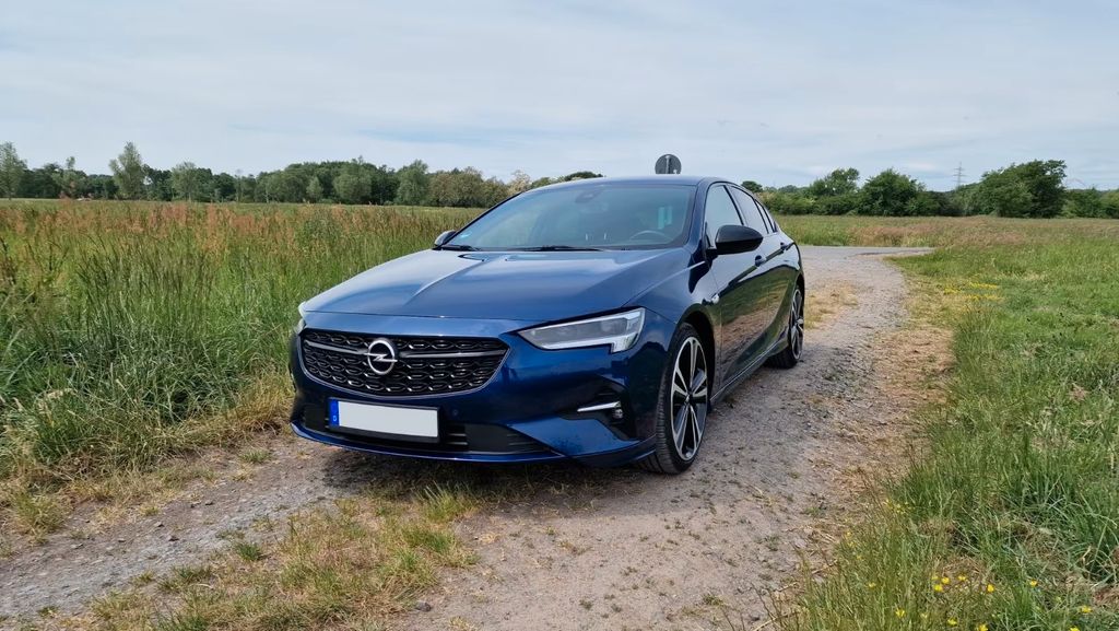 Opel Insignia 49.800 km 21.900 &euro; Hanau 63454