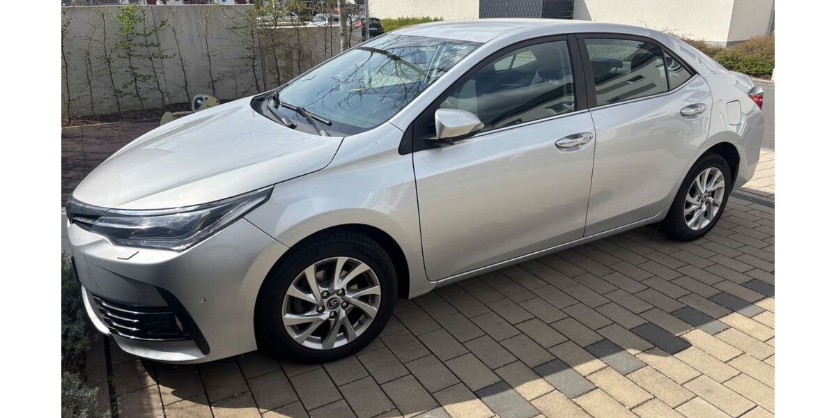 Toyota Corolla 98.000 km 15.200 &euro; MainHausen 63533