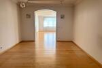 Bungalow Aschaffenburg Damm - 7 Zimmer, 203 m&sup2;, 1.750&euro; | Angebot:26544387