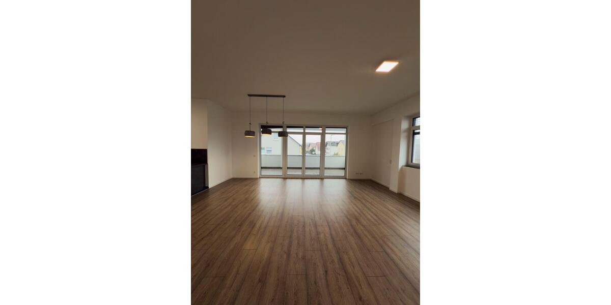 Etagenwohnung Großwallstadt - 4 Zimmer, 174 m&sup2;, 1.650&euro; | Angebot:25342133