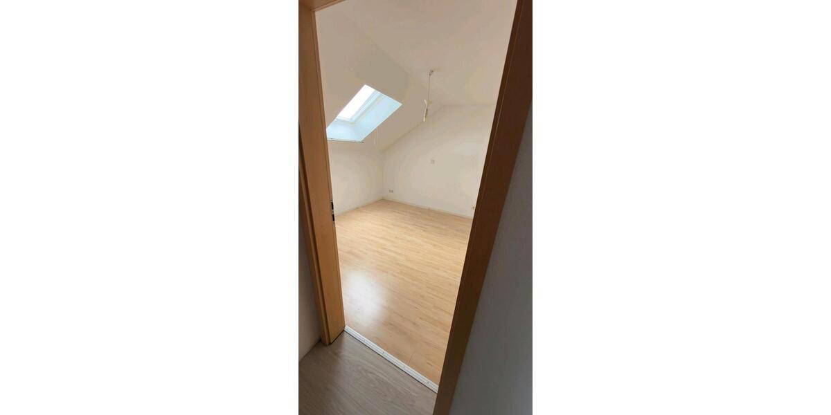 Dachgeschoßwohnung Rödermark - 3.5 Zimmer, 102 m&sup2;, 1.400&euro; | Angebot:26279477