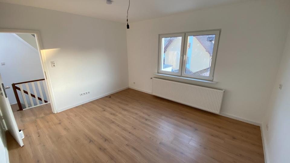 Einfamilienhaus Bessenbach - 5.5 Zimmer, 127 m&sup2;, 1.460&euro; | Angebot:25626134
