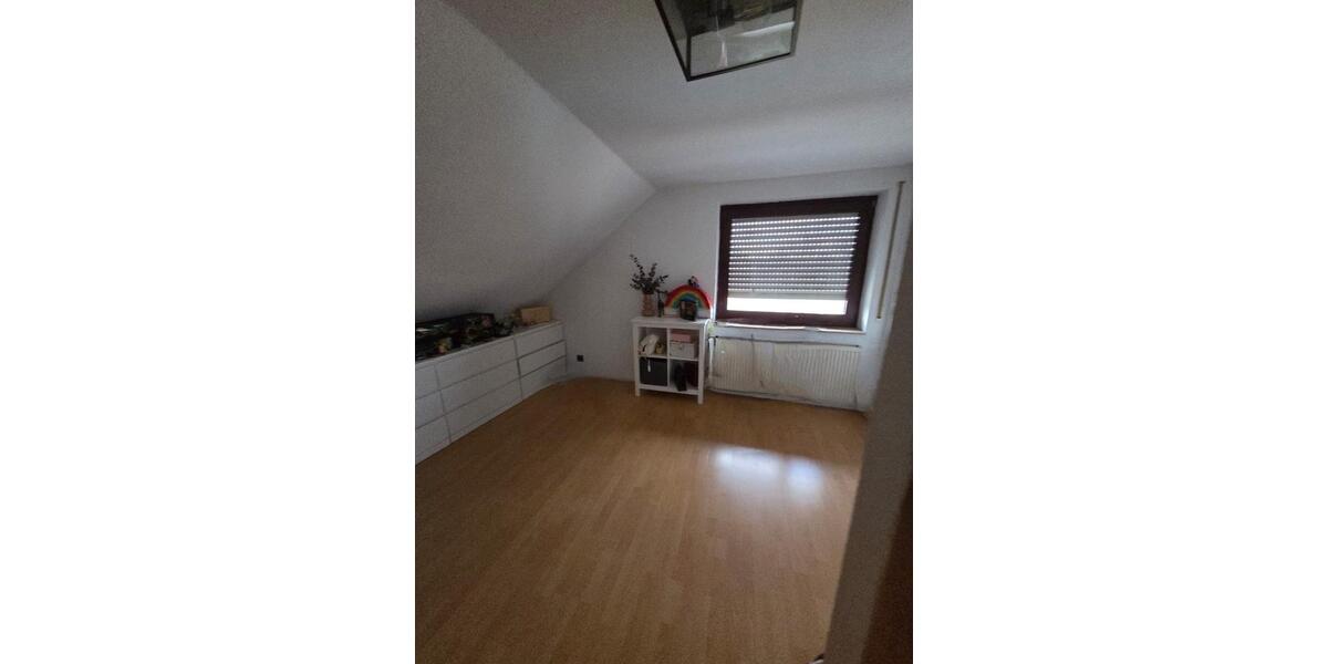 Dachgeschoßwohnung Großkrotzenburg - 3.5 Zimmer, 93 m&sup2;, 1.290&euro; | Angebot:26326787