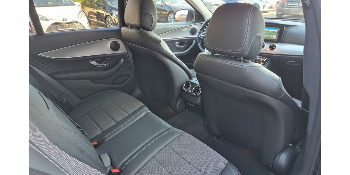 Mercedes-Benz E 400 d T 4M Standheizung, Rückfahrkamera, AHK, Co 200.000 km 19.490 &euro; Rodgau 63110