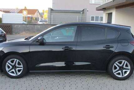 Ford Focus 103.331 km 13.499 &euro; Babenhausen 64832