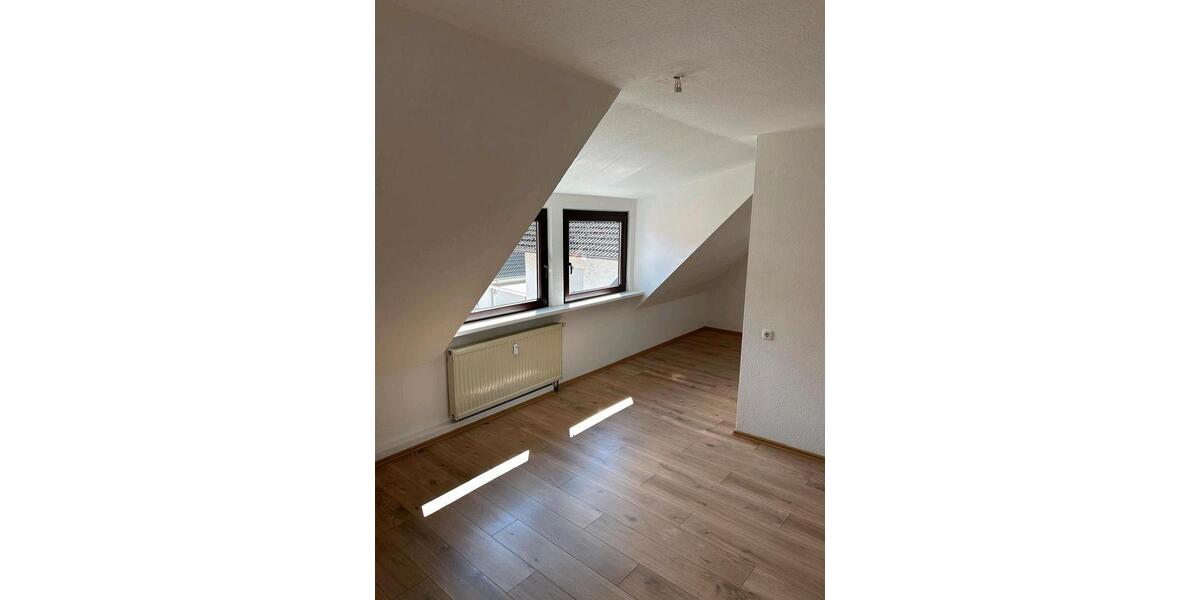 Dachgeschoßwohnung Aschaffenburg Damm - 3 Zimmer, 80 m&sup2;, 700&euro; | Angebot:26610680