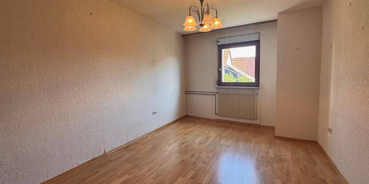 Einfamilienhaus Schaafheim Radheim - 9 Zimmer, 304 m&sup2;, 350.000&euro; | Angebot:26835119