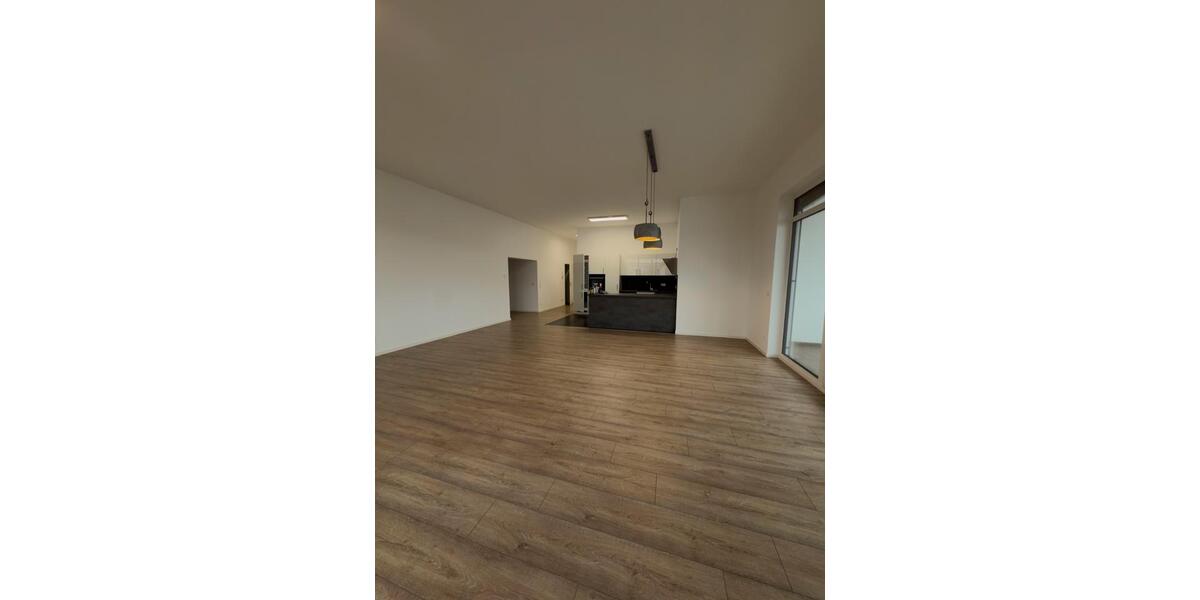 Etagenwohnung Großwallstadt - 4 Zimmer, 174 m&sup2;, 1.650&euro; | Angebot:25342133