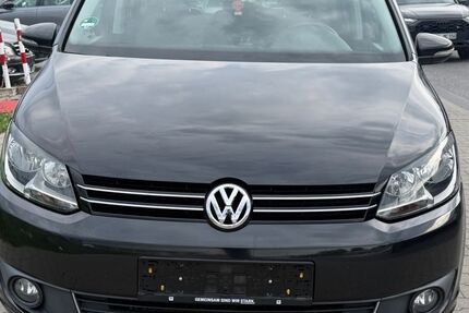 VW Touran 134.127 km 9.499 &euro; Dietzenbach 63128