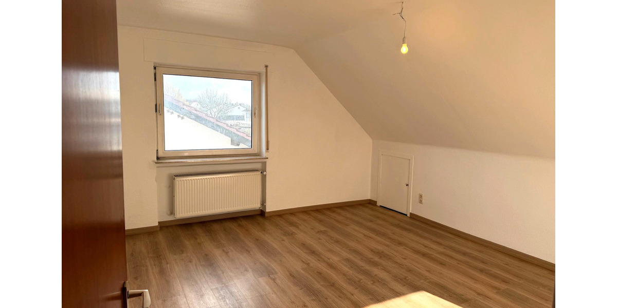 Dachgeschoßwohnung Messel - 4 Zimmer, 95 m&sup2;, 1.200&euro; | Angebot:26193776