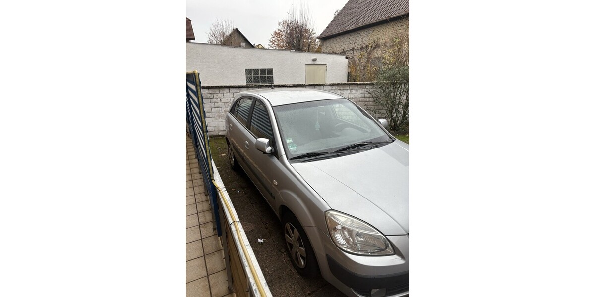 Kia Rio 180.000 km 1.300 &euro; Hainburg 63512