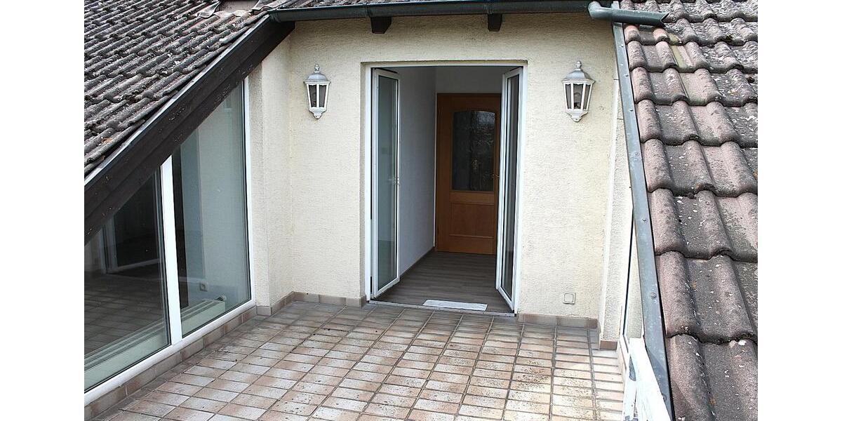 Dachgeschoßwohnung Aschaffenburg Damm - 2 Zimmer, 82 m&sup2;, 750&euro; | Angebot:26648147