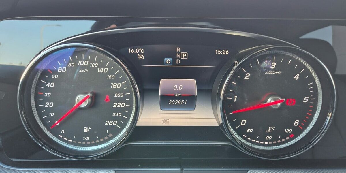 Mercedes-Benz E 400 d T 4M Standheizung, Rückfahrkamera, AHK, Co 200.000 km 19.490 &euro; Rodgau 63110