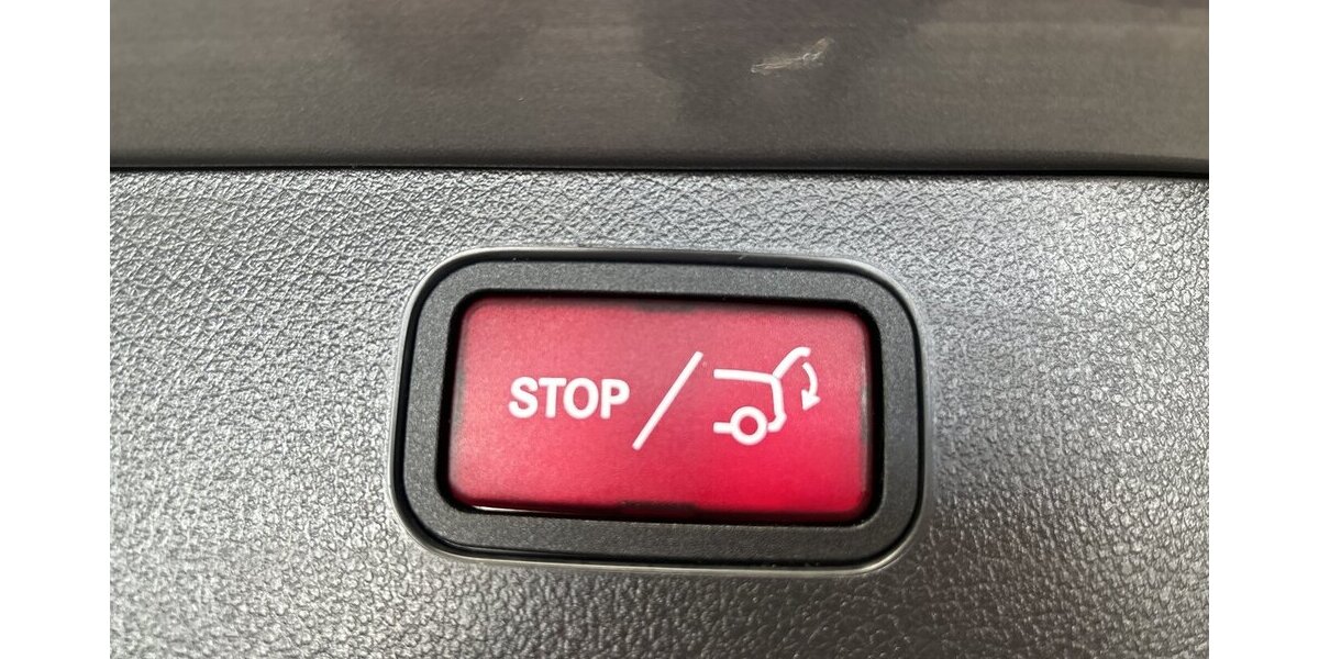 Mercedes-Benz C 200 T AVANTGARDE PANORAMA-STANDHEIZUNG-AHK-18´ 10.850 km 40.990 &euro; Groß-Umstadt 64823