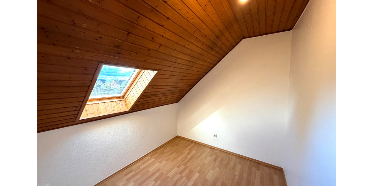 Dachgeschoßwohnung Messel - 4 Zimmer, 95 m&sup2;, 1.200&euro; | Angebot:26193776