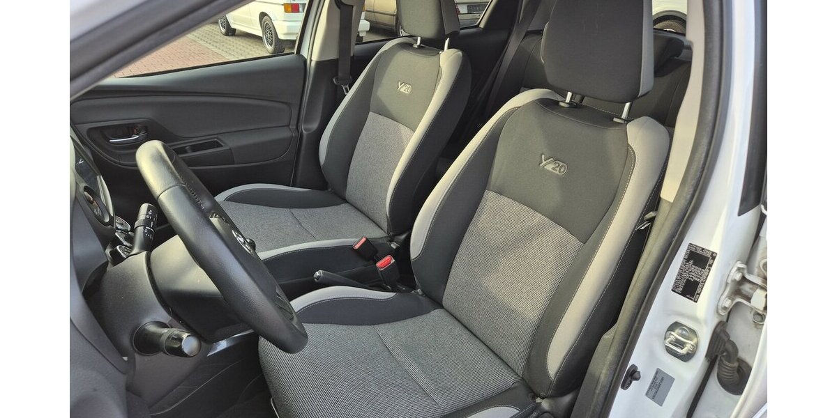 Toyota Yaris 1,5 Team D, Klima, PDC, Sitzheizung 98.400 km 10.690 &euro; Rodgau 63110